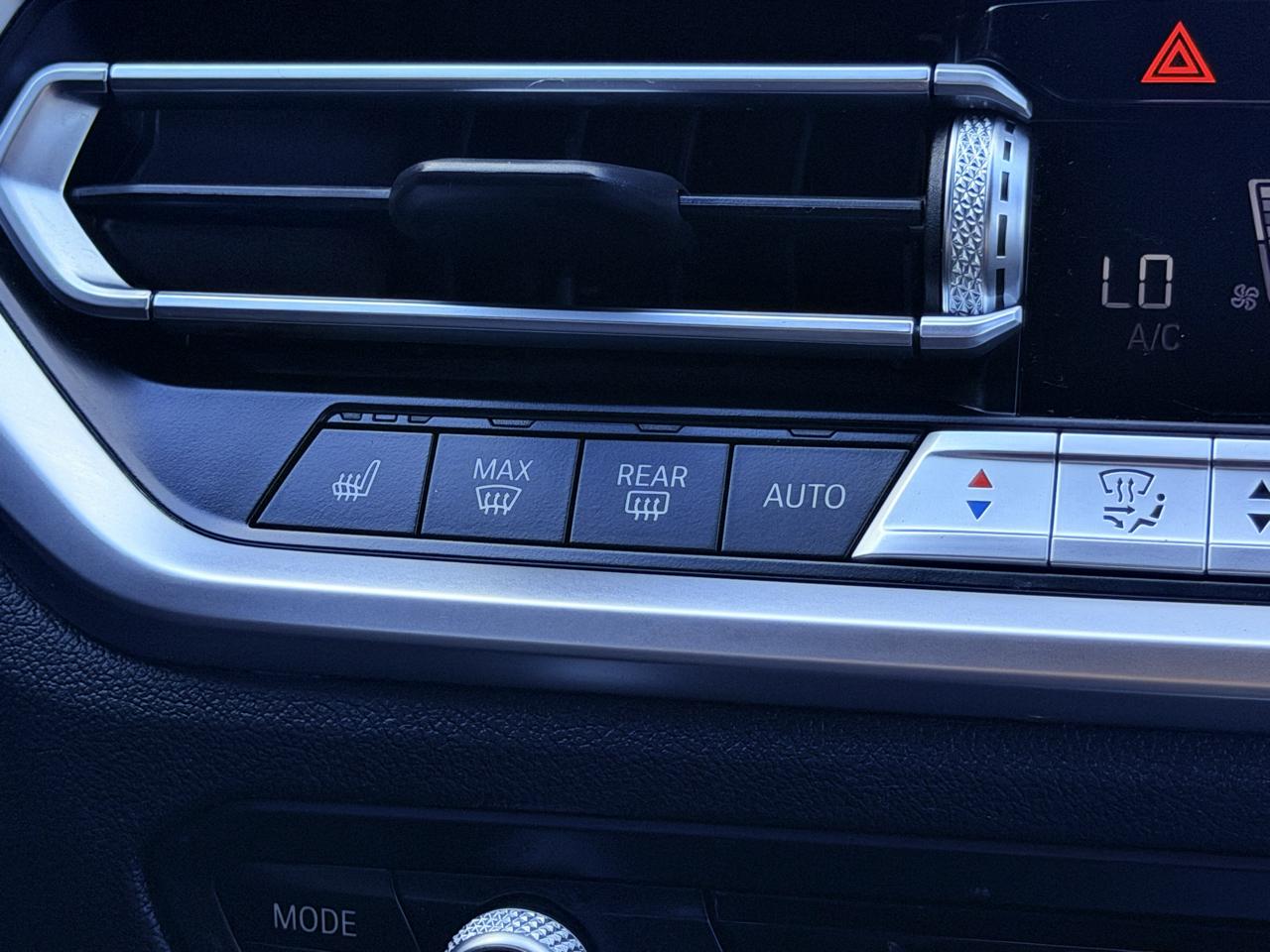 BMW 330i photo 32
