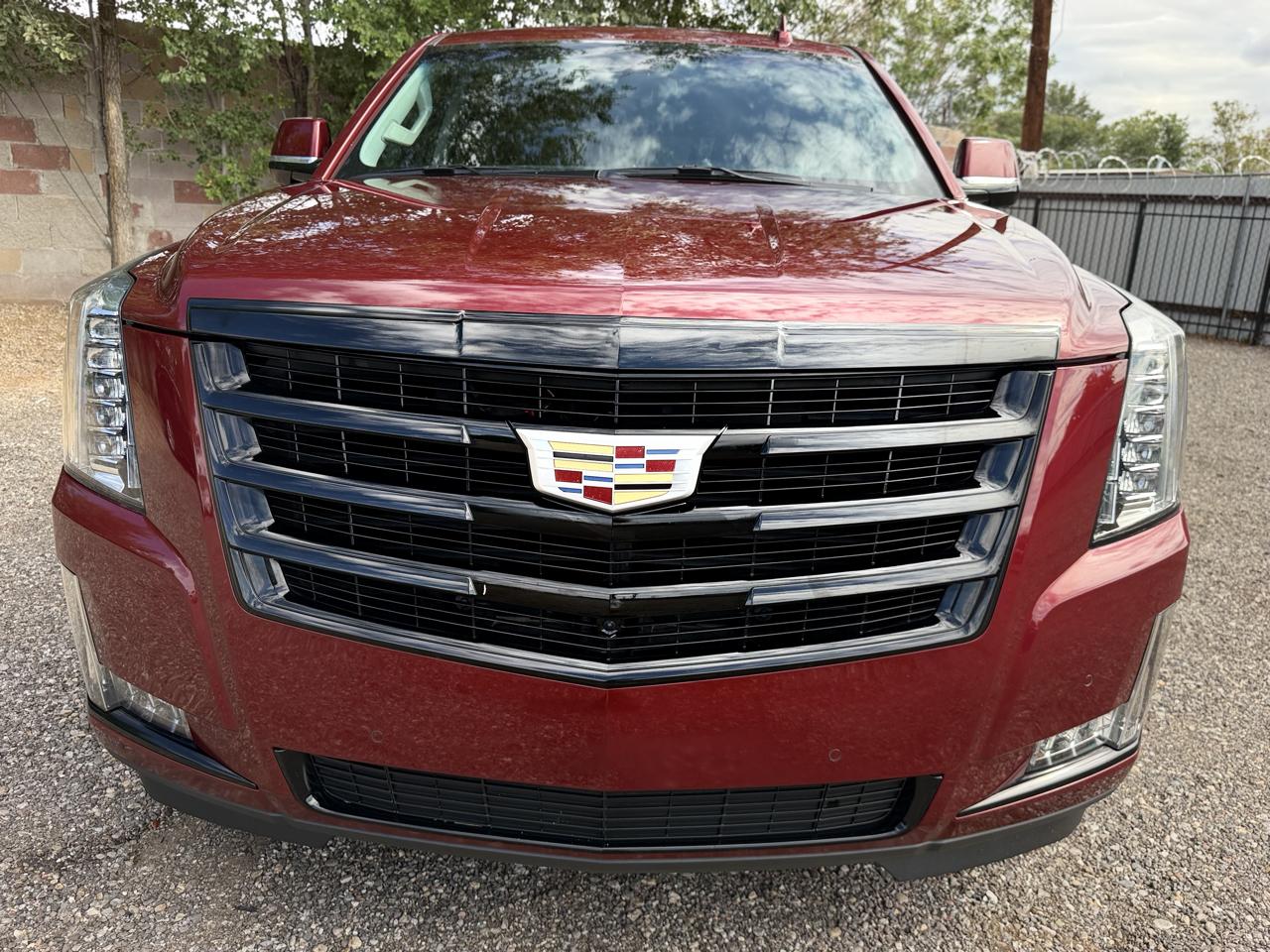 Cadillac Escalade photo 2