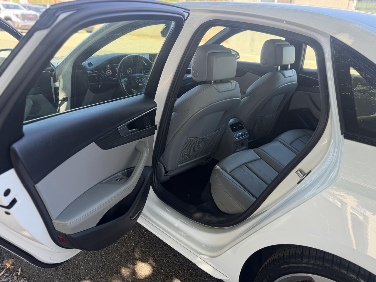 Audi A4 photo 14