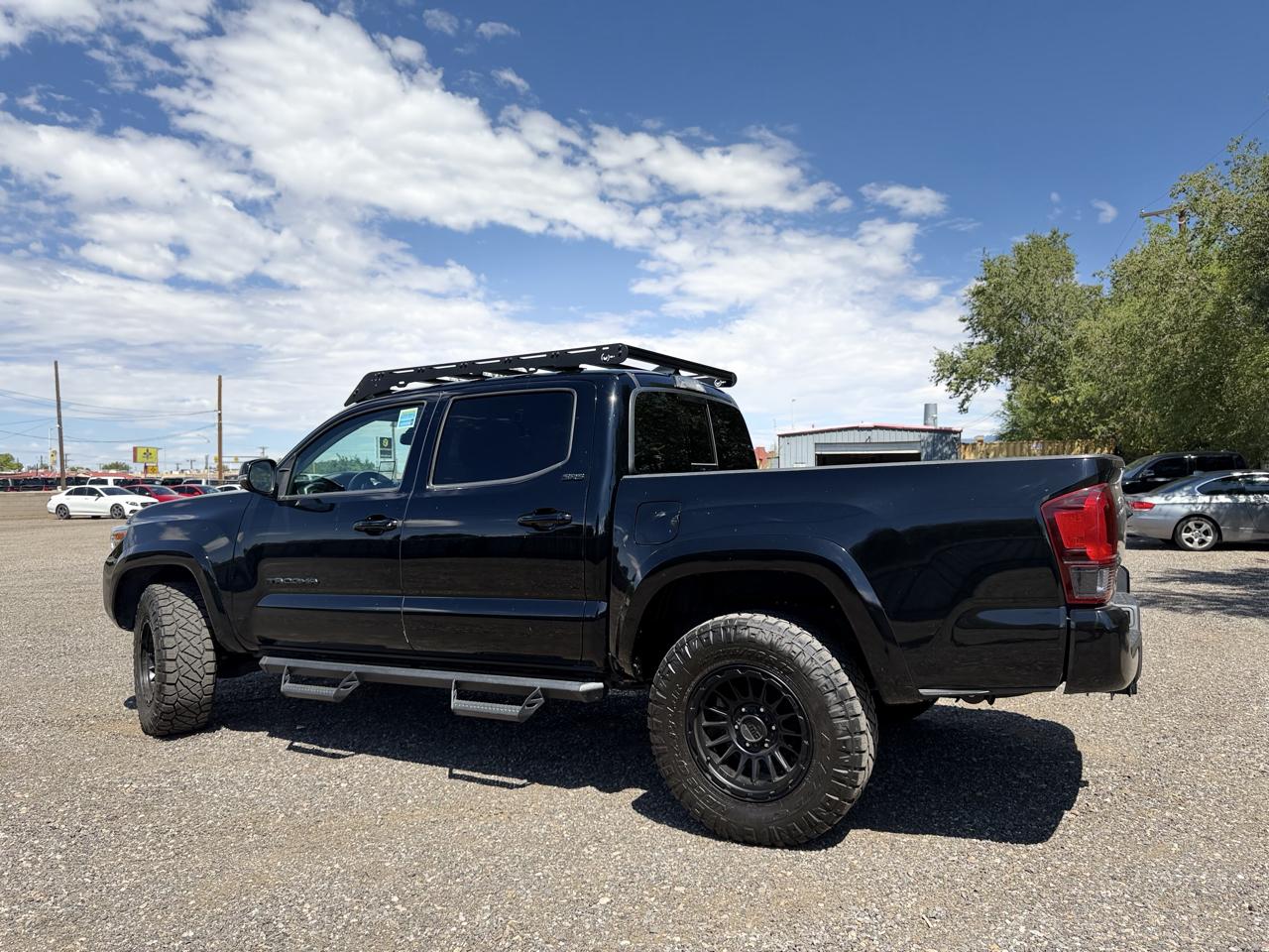 Toyota Tacoma 4WD SR5 Double Cab 5' Bed AT (Natl) 2023