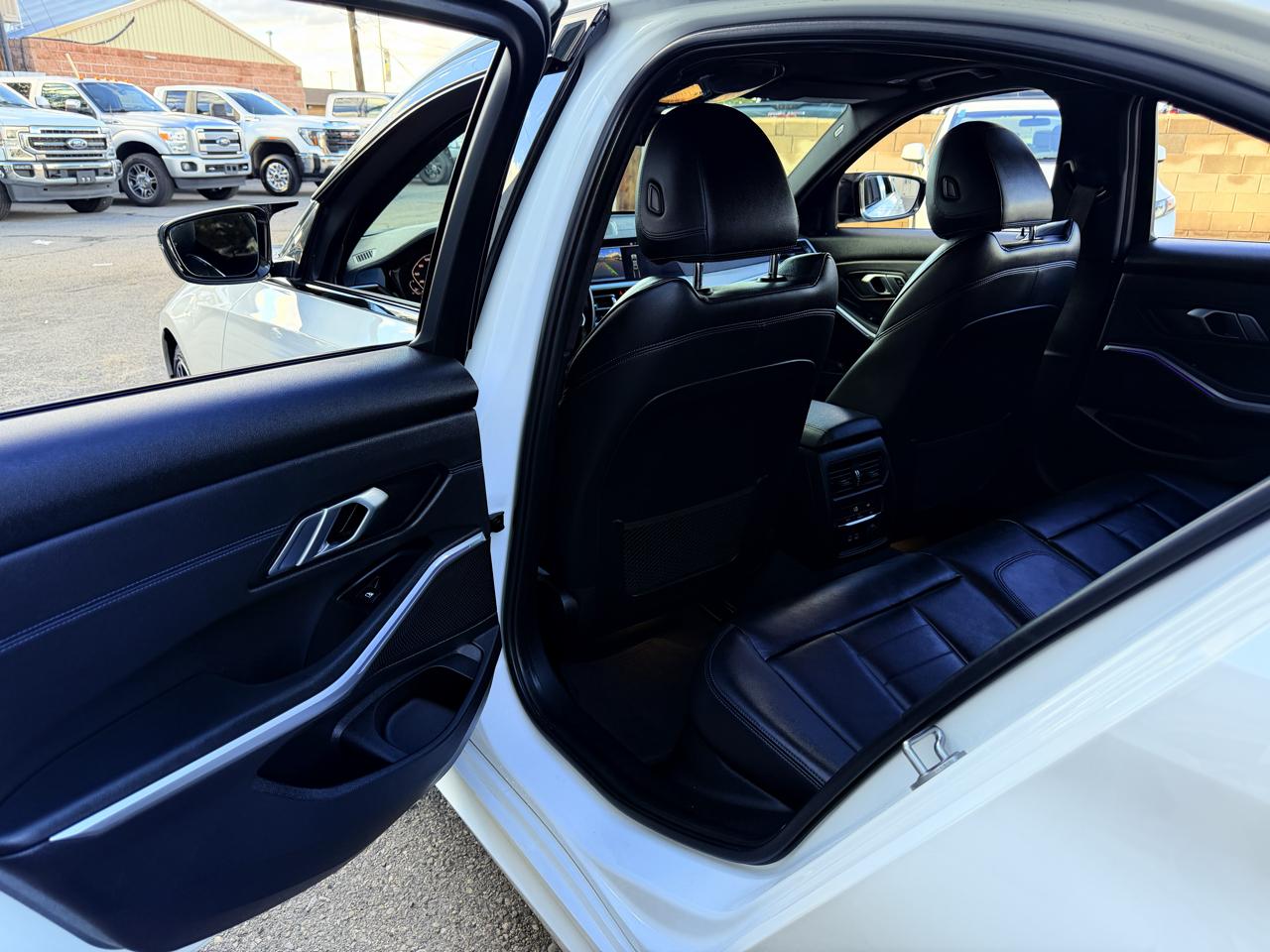 BMW M340i photo 21