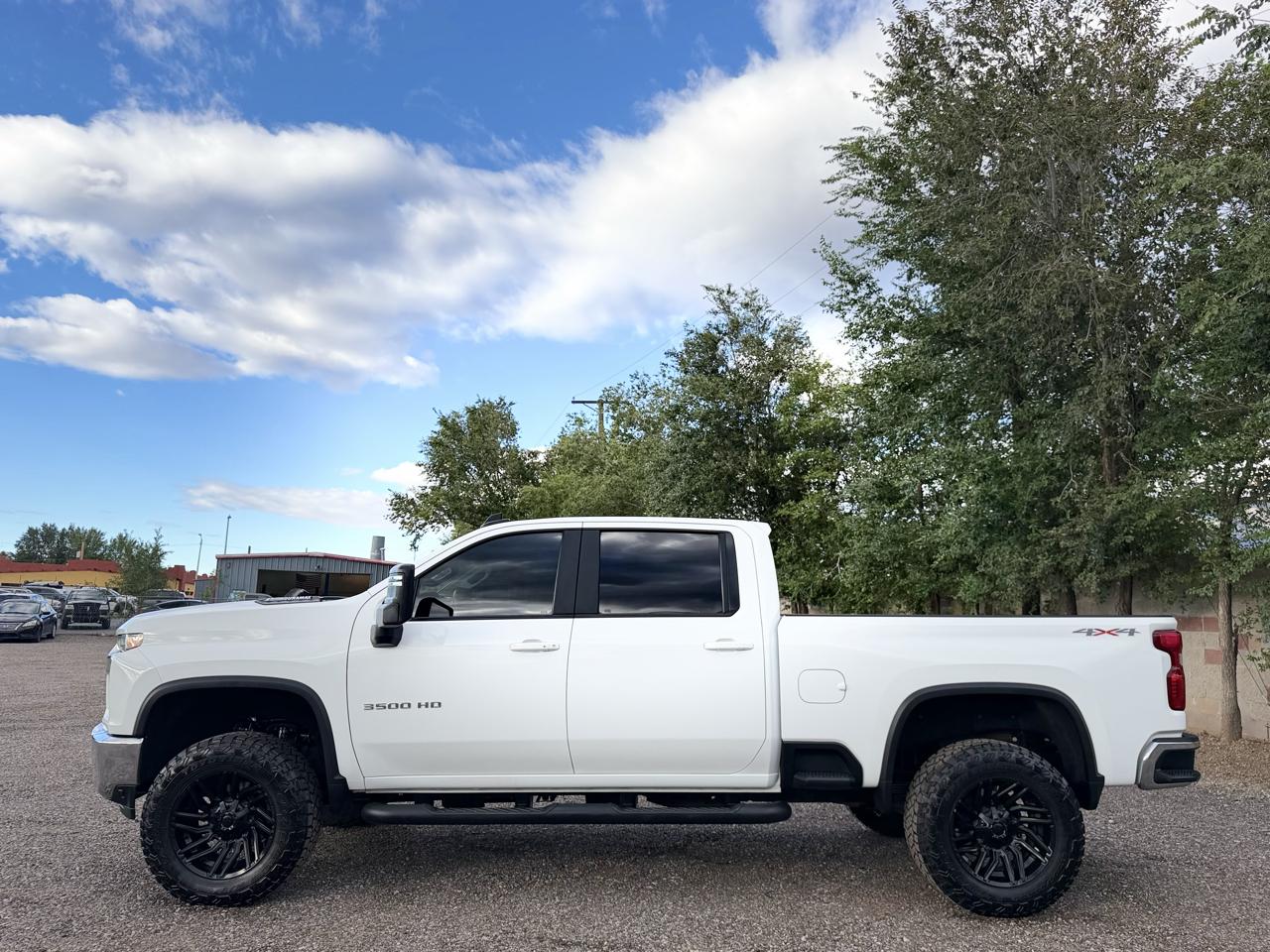 Chevrolet Silverado HD photo 3