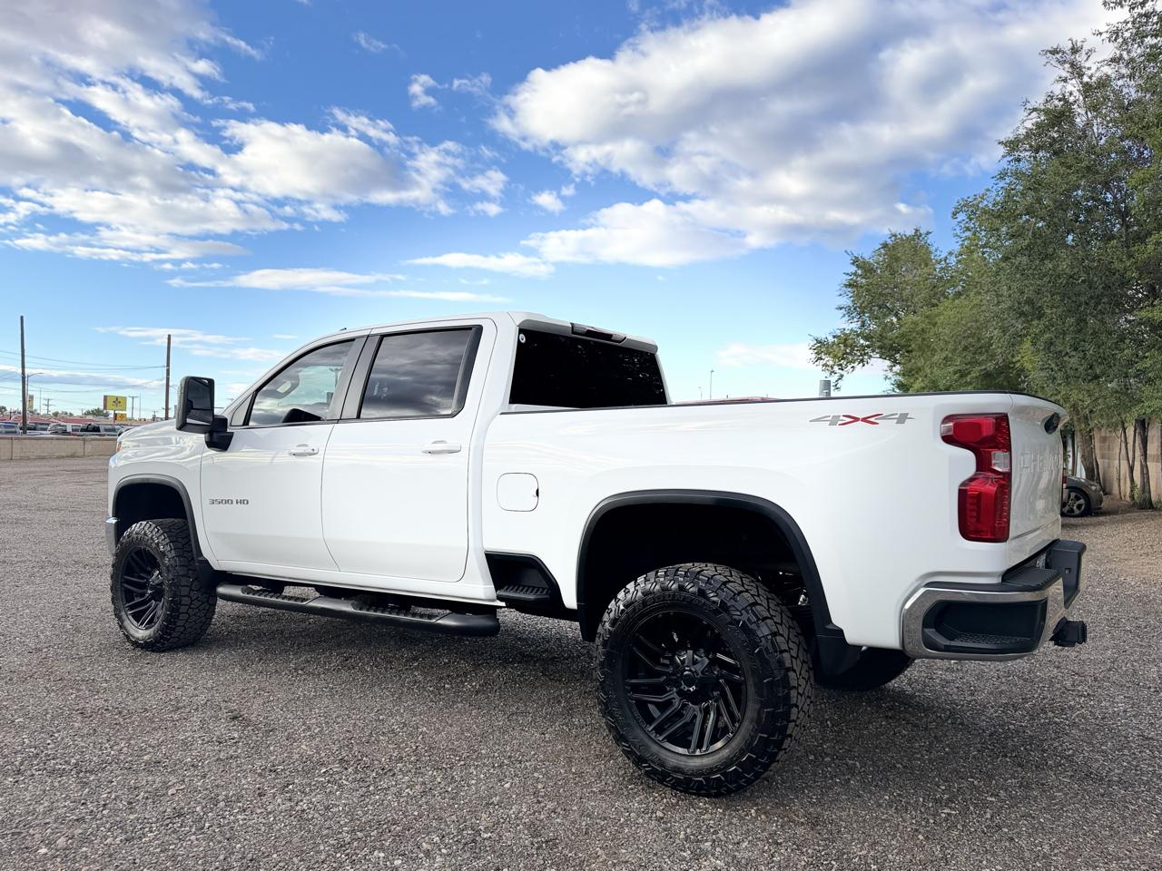 Chevrolet Silverado HD photo 4