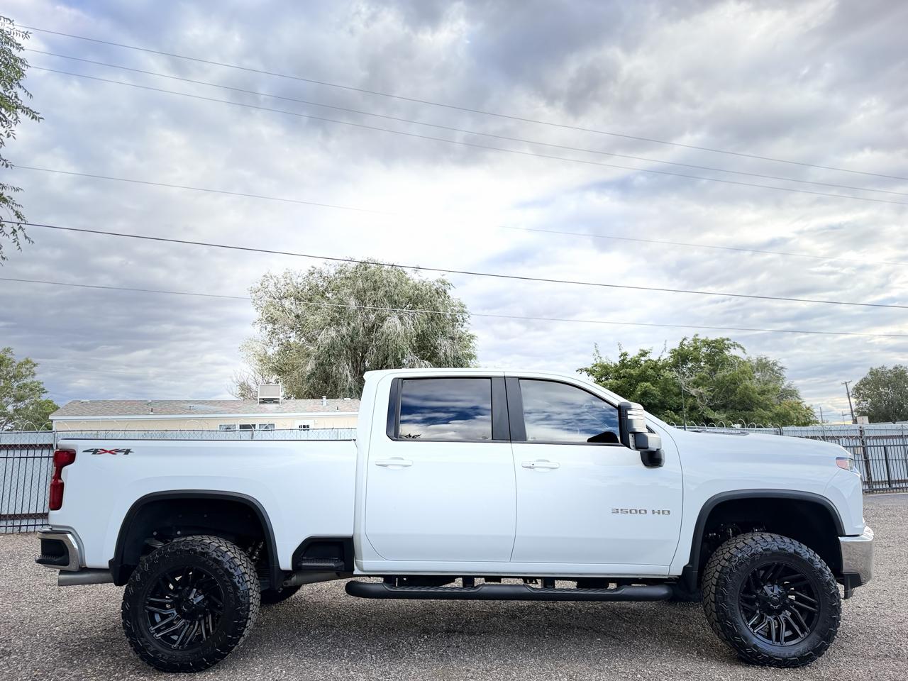 Chevrolet Silverado HD photo 9