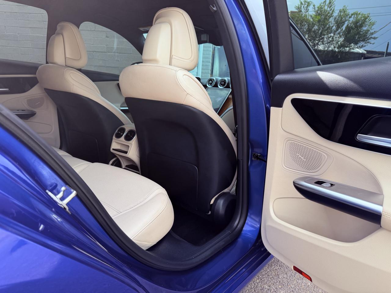 Mercedes-Benz C-Class photo 19