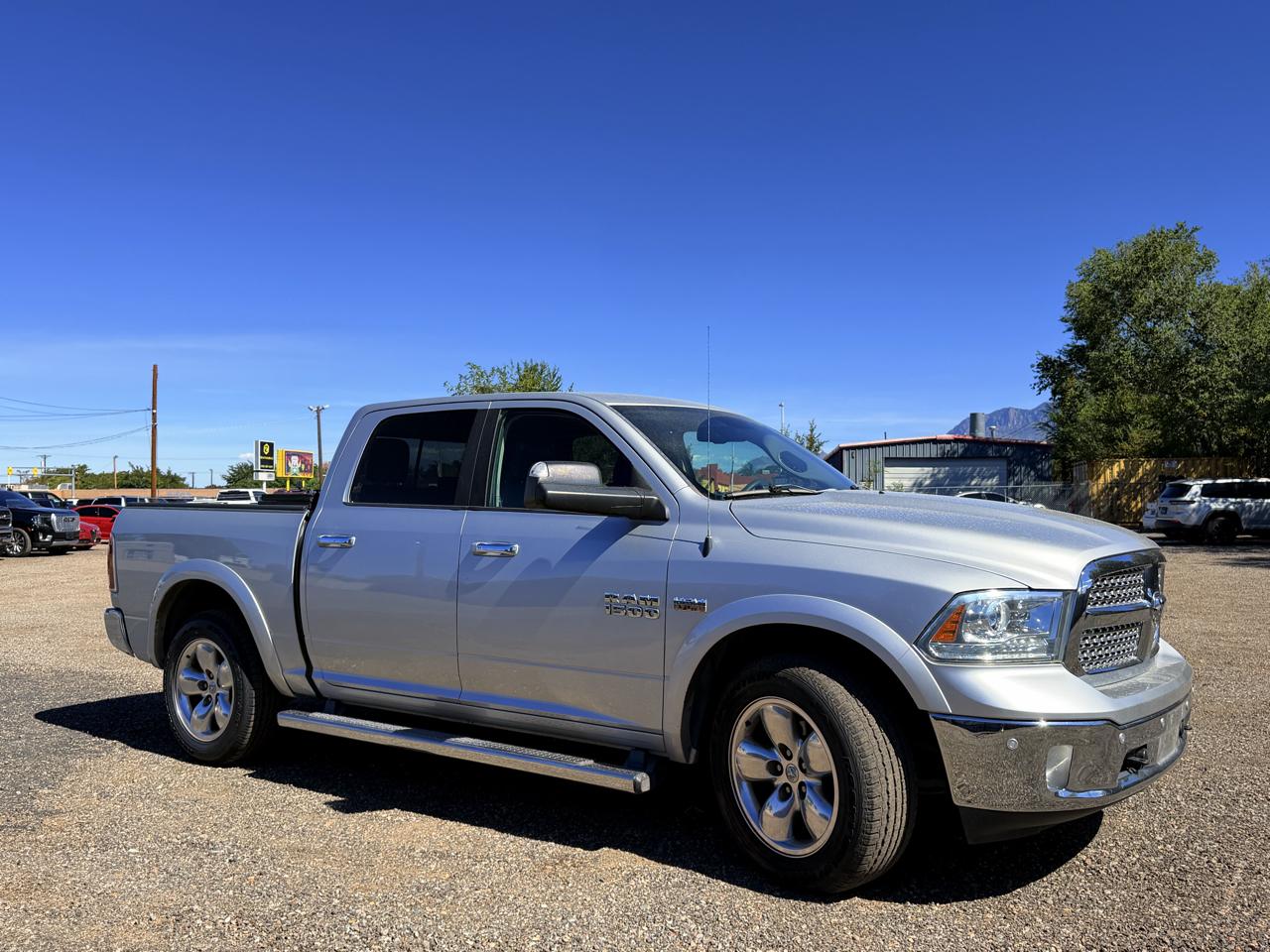 RAM 1500 Laramie 4x4 Crew Cab 5'7" Box 2017