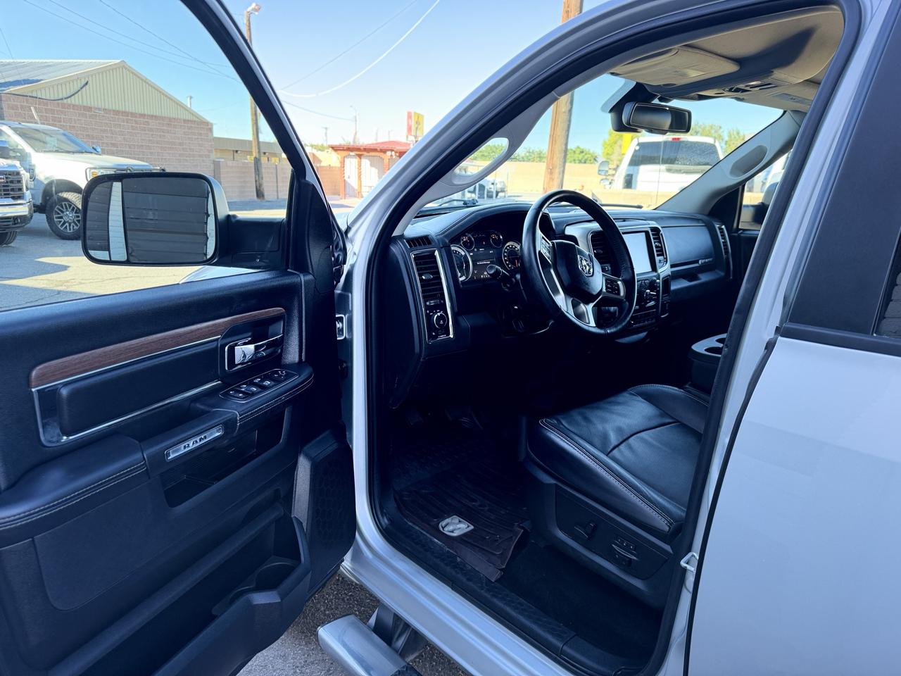 RAM 1500 Laramie 4x4 Crew Cab 5'7" Box 2017