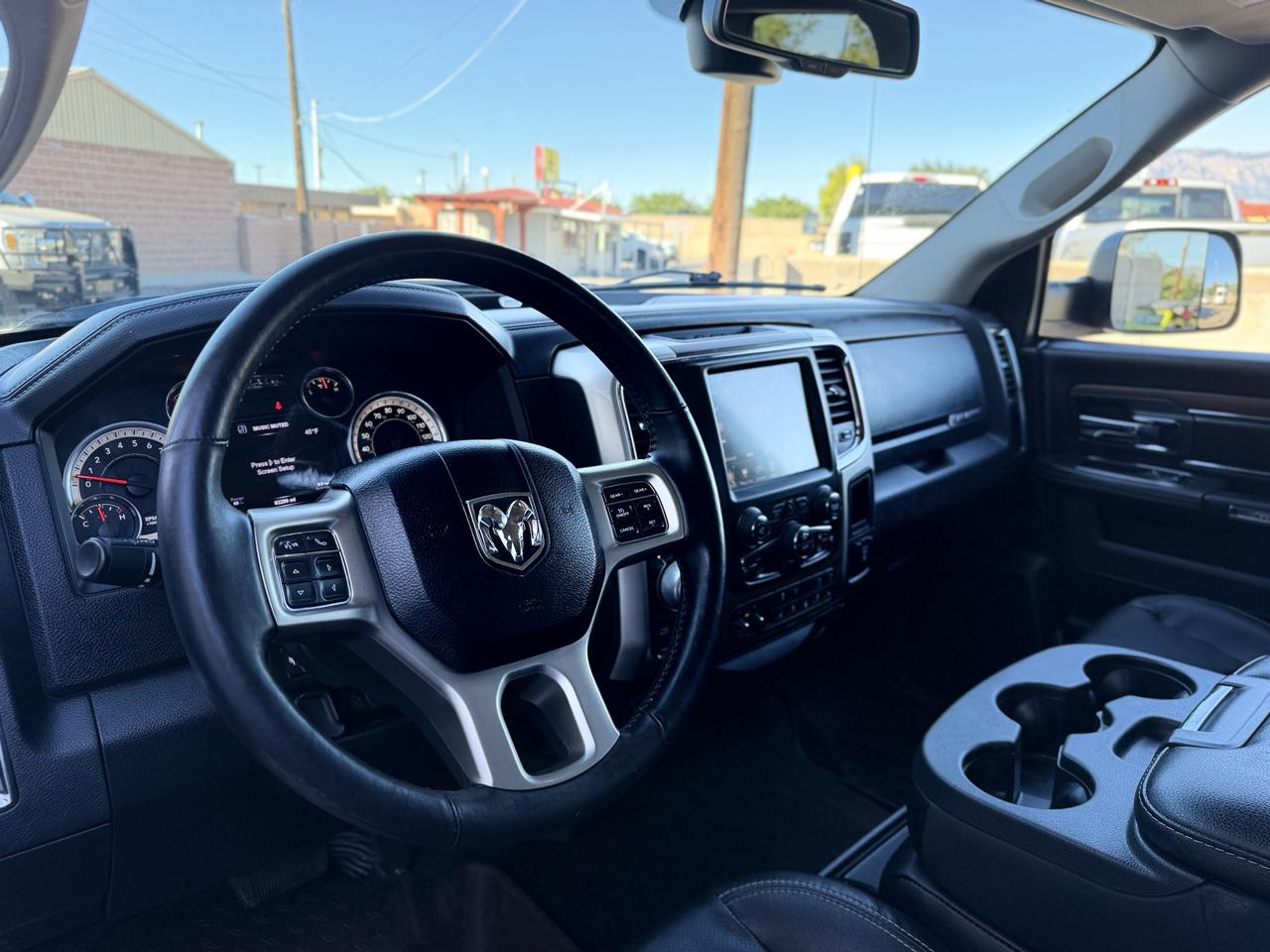 RAM 1500 Laramie 4x4 Crew Cab 5'7" Box 2017