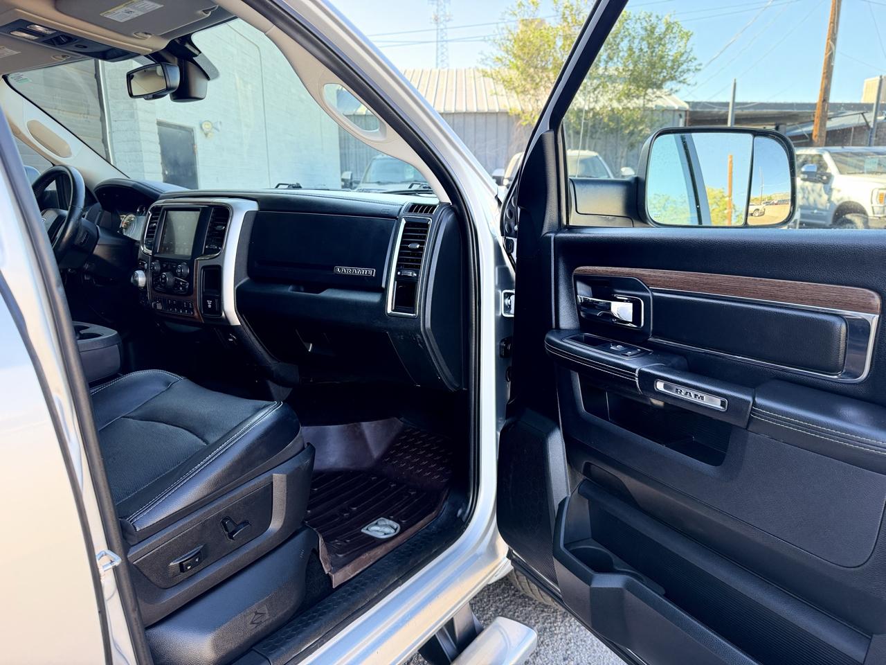 RAM 1500 Laramie 4x4 Crew Cab 5'7" Box 2017