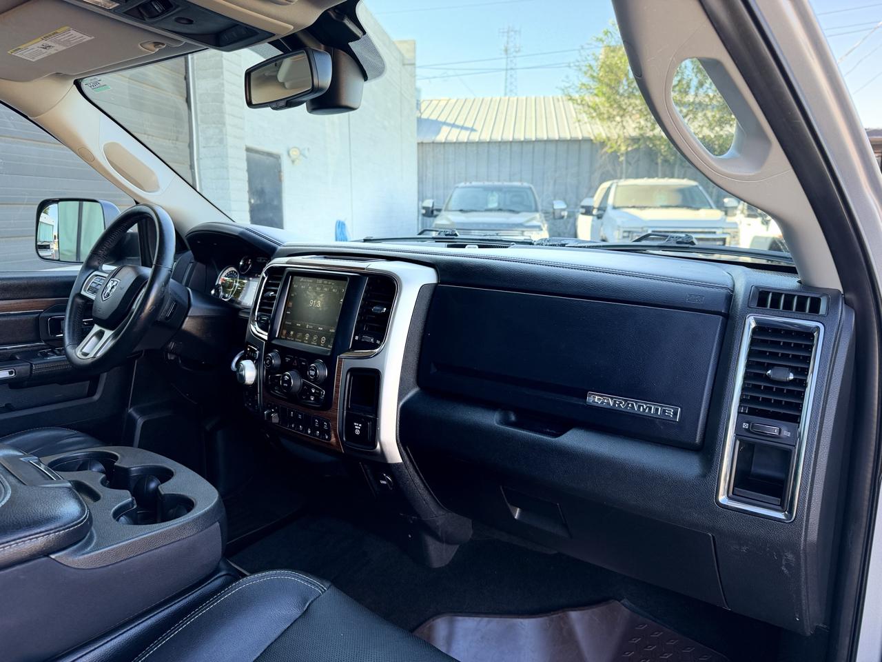 RAM 1500 Laramie 4x4 Crew Cab 5'7" Box 2017