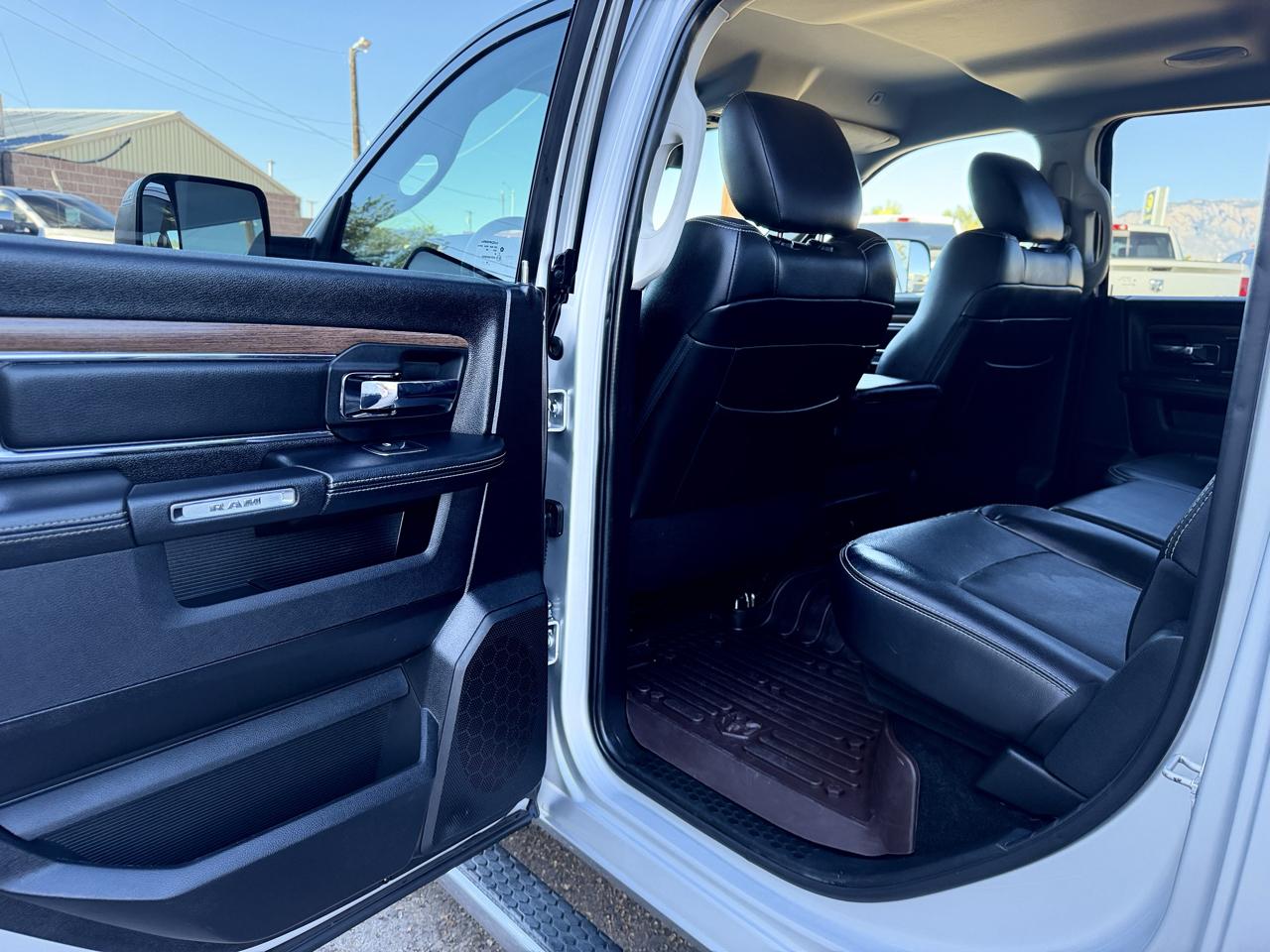 RAM 1500 Laramie 4x4 Crew Cab 5'7" Box 2017