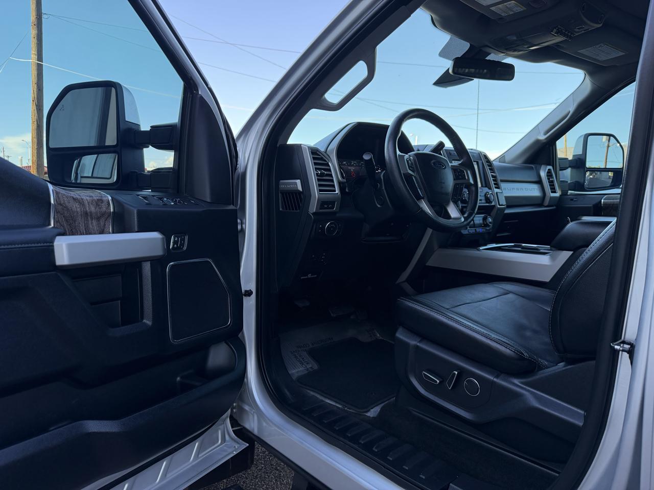 Ford Super Duty F-250 SRW Lariat 4WD Crew Cab 6.75' Box 2017
