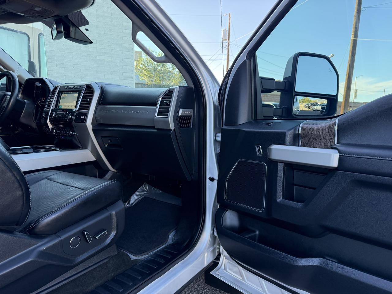 Ford Super Duty F-250 SRW Lariat 4WD Crew Cab 6.75' Box 2017