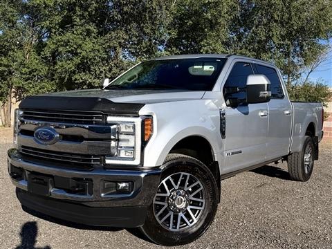 2017 Ford Super Duty F-250 SRW Lariat 4WD Crew Cab 8' Box
