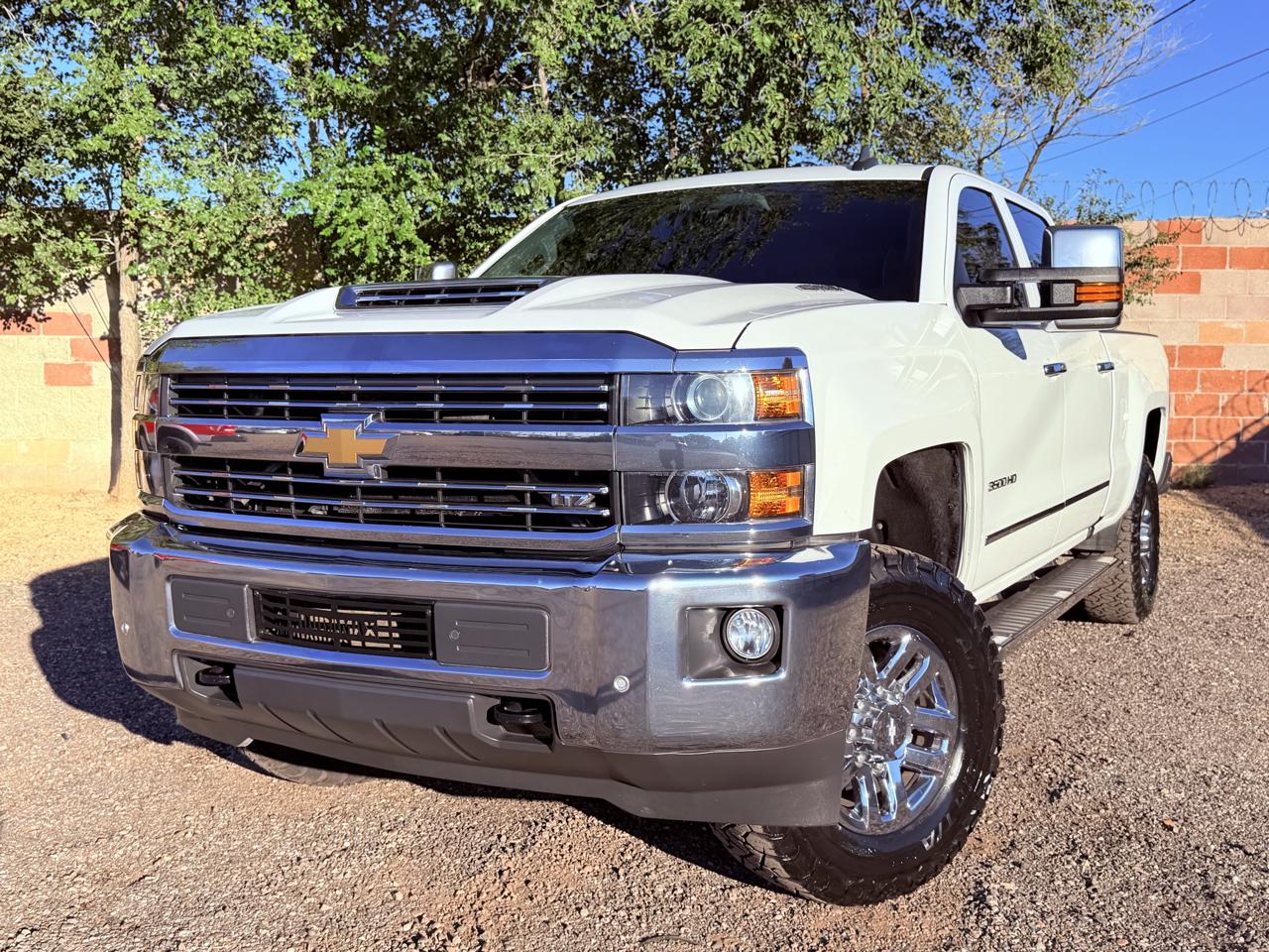 Chevrolet Silverado HD photo 2