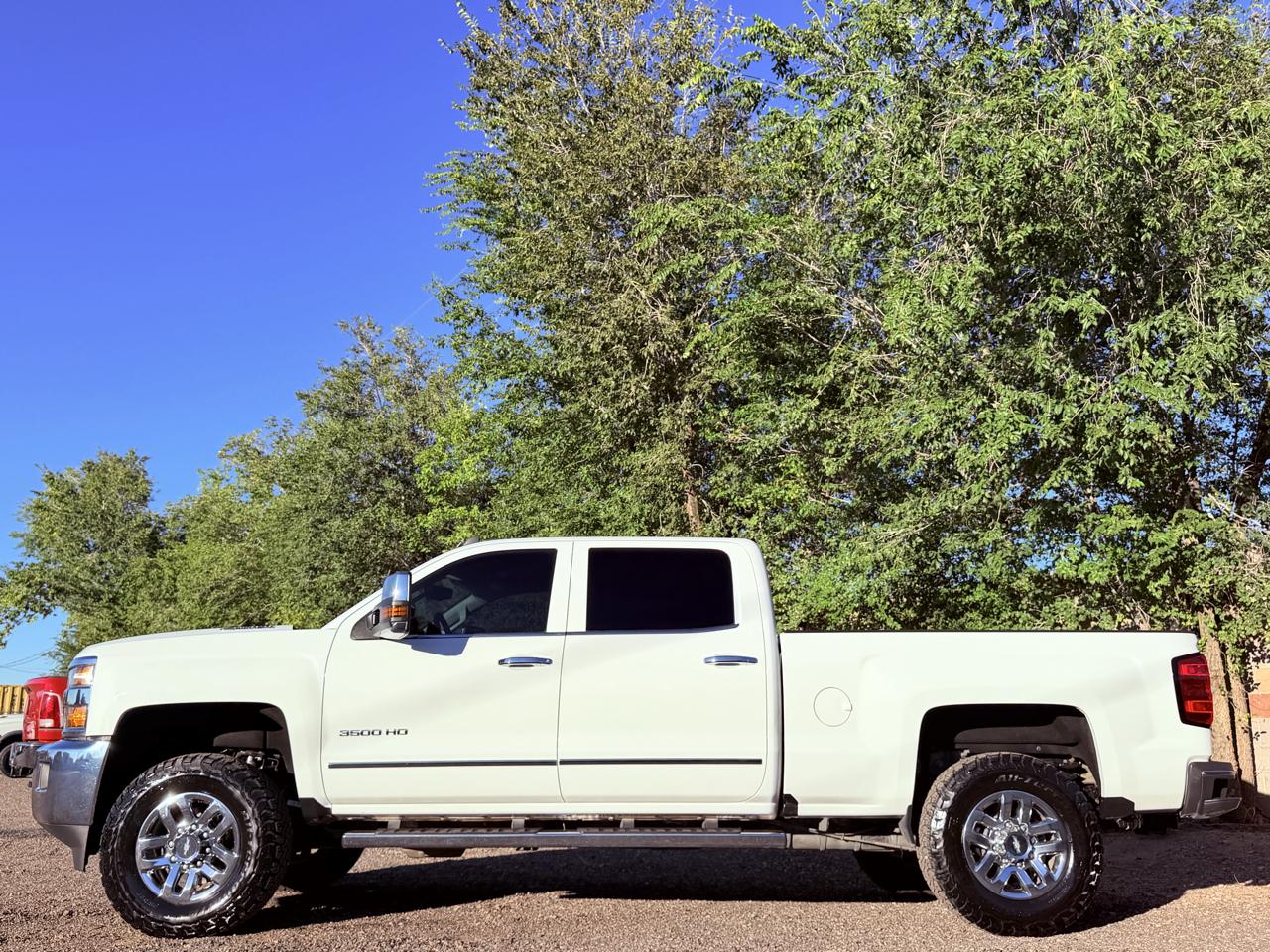 Chevrolet Silverado HD photo 4