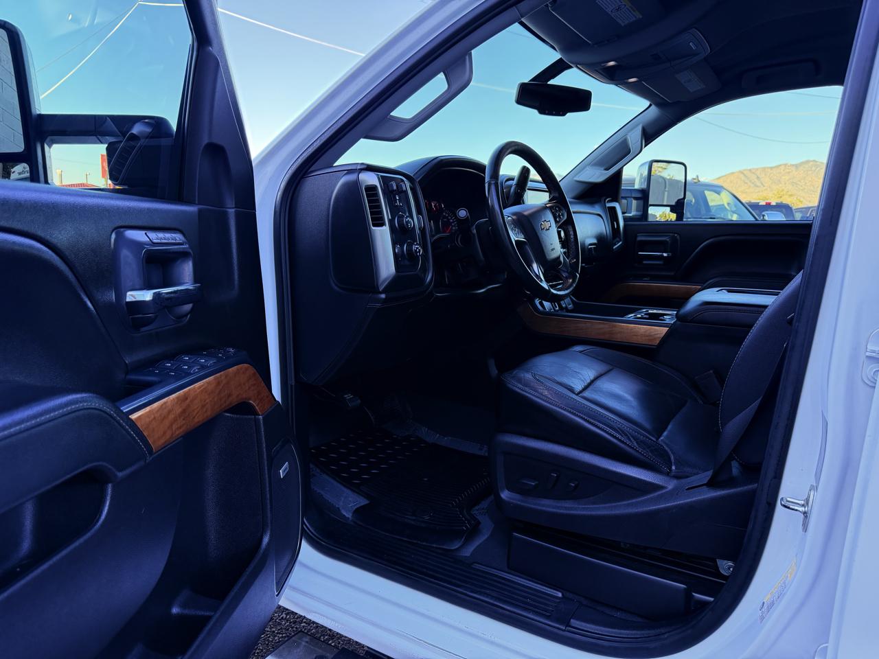 Chevrolet Silverado HD photo 13