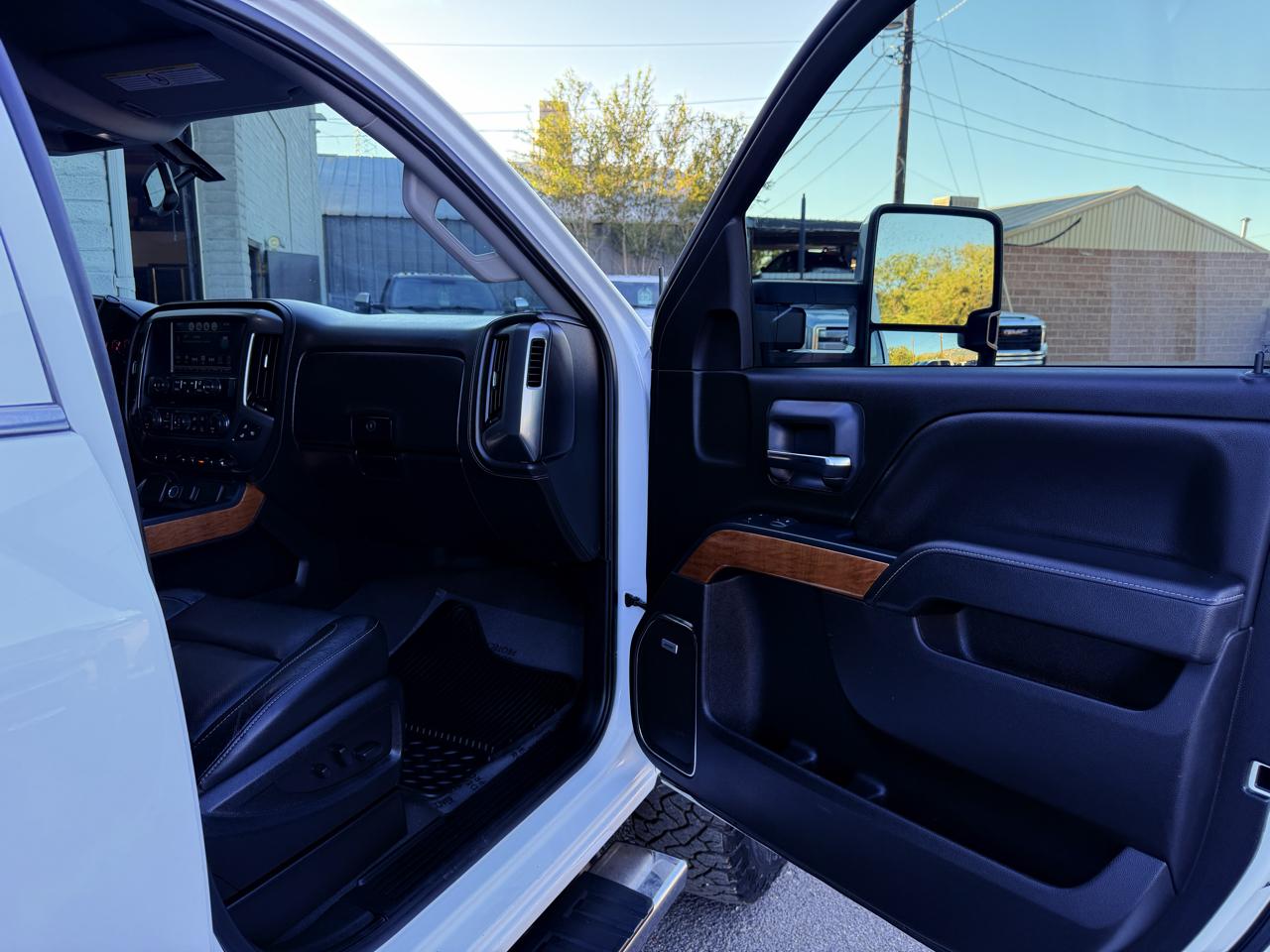 Chevrolet Silverado HD photo 17