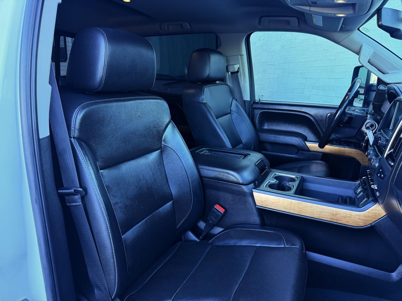 Chevrolet Silverado HD photo 18