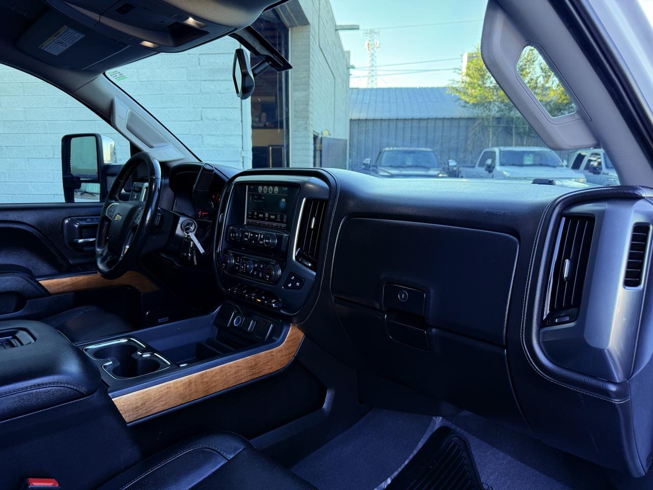 Chevrolet Silverado HD photo 19
