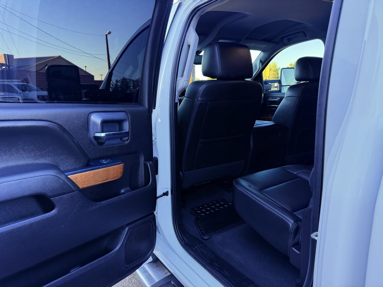 Chevrolet Silverado HD photo 23