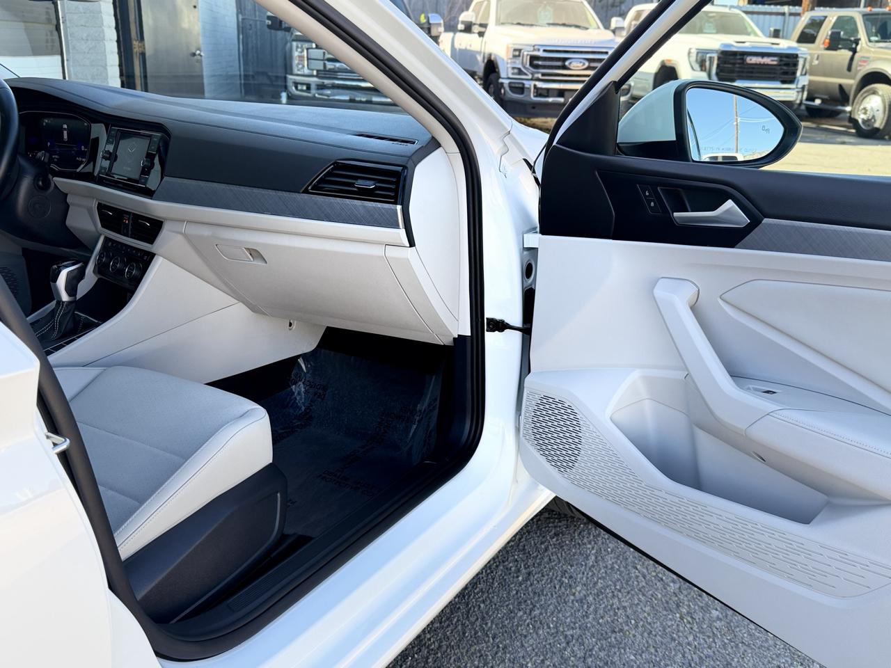 Volkswagen Jetta SE Auto 2024