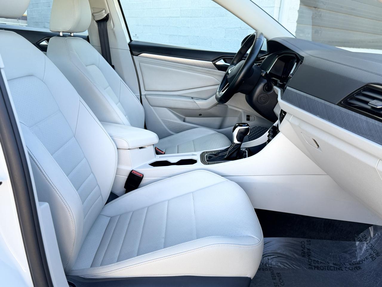 Volkswagen Jetta SE Auto 2024