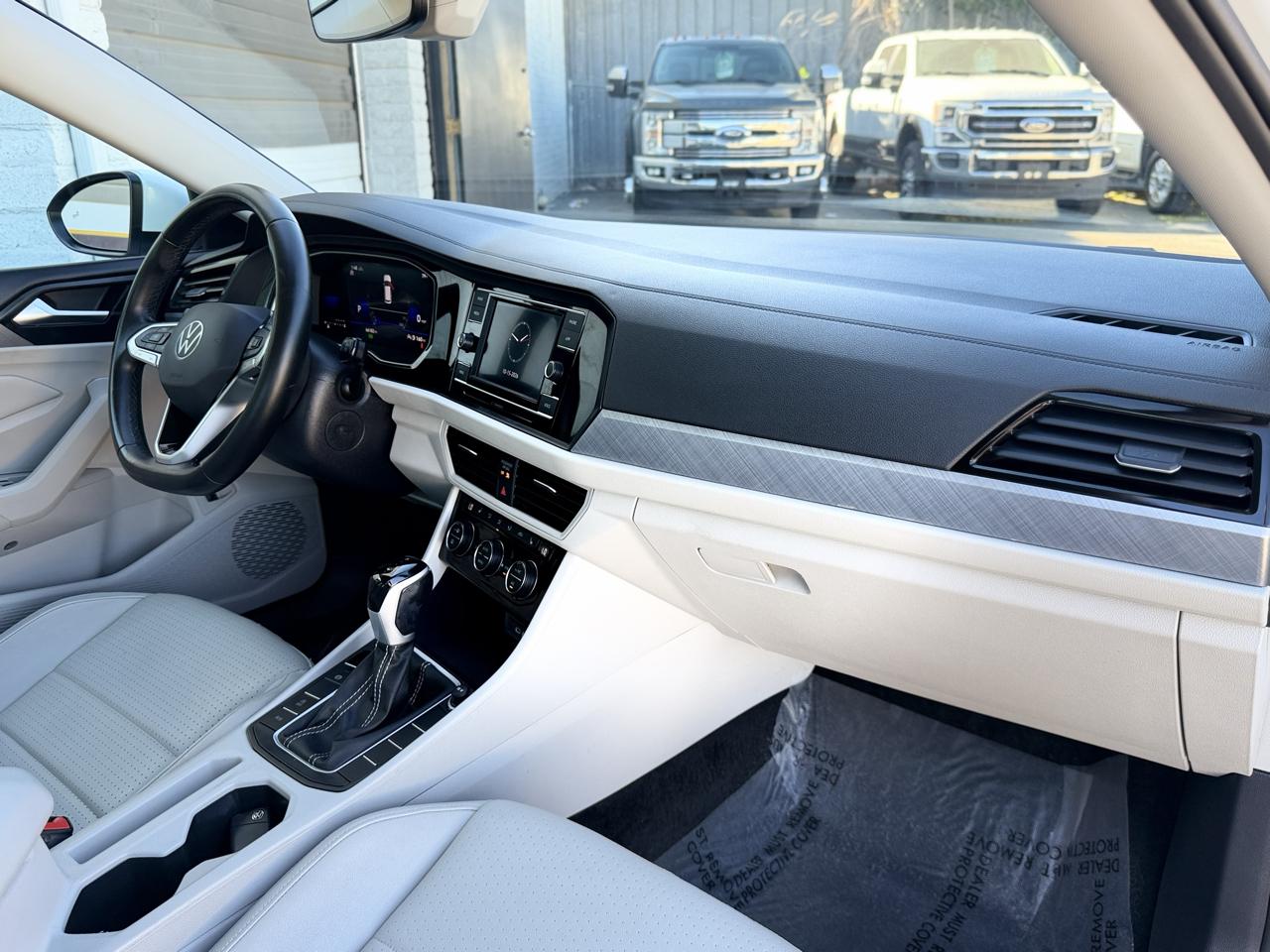 Volkswagen Jetta SE Auto 2024