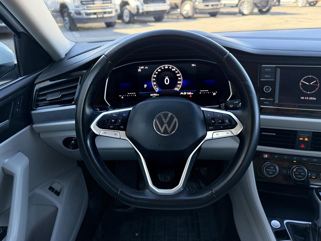 Volkswagen Jetta SE Auto 2024
