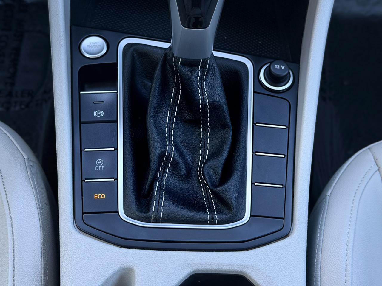 Volkswagen Jetta SE Auto 2024