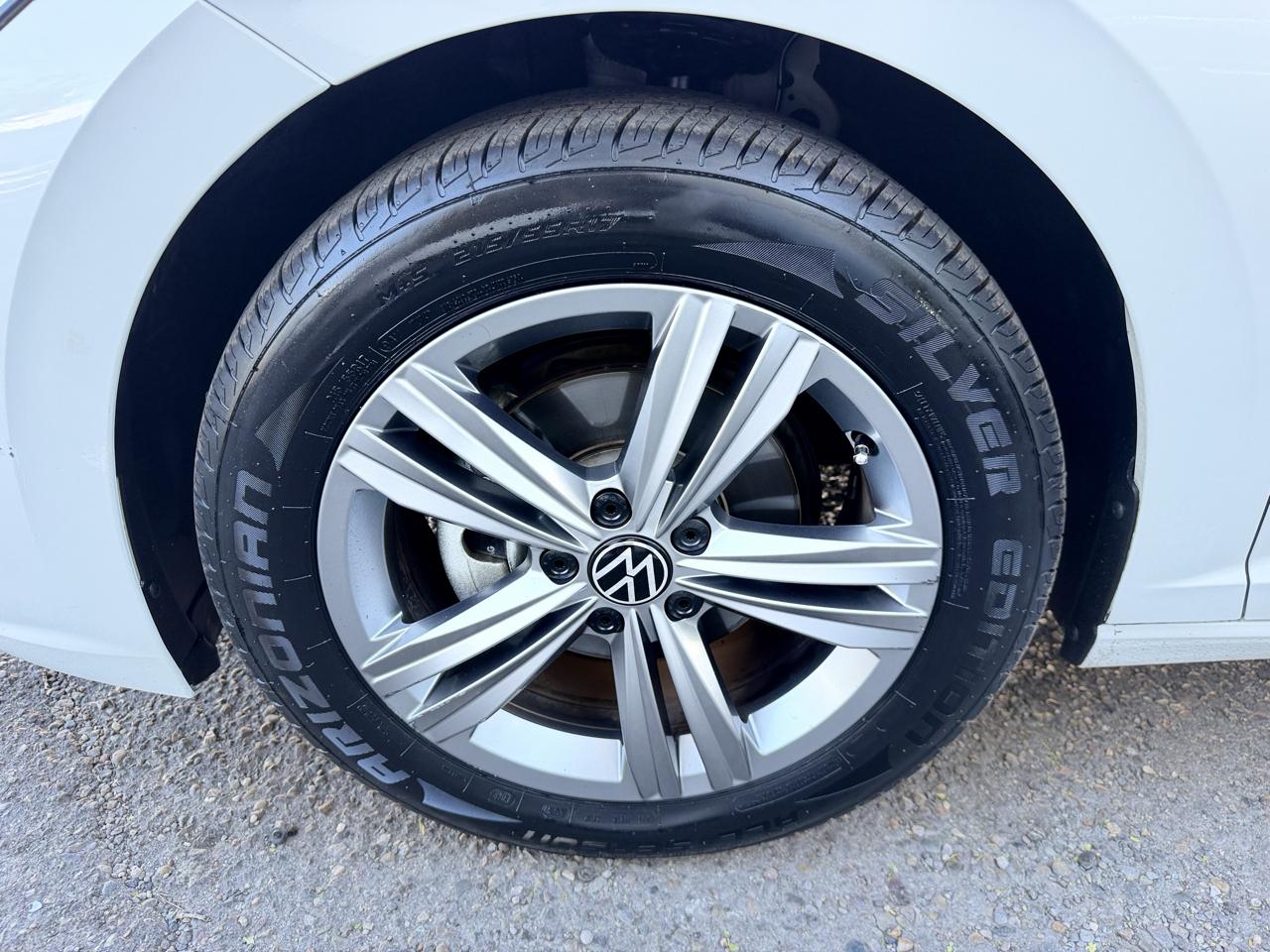 Volkswagen Jetta SE Auto 2024