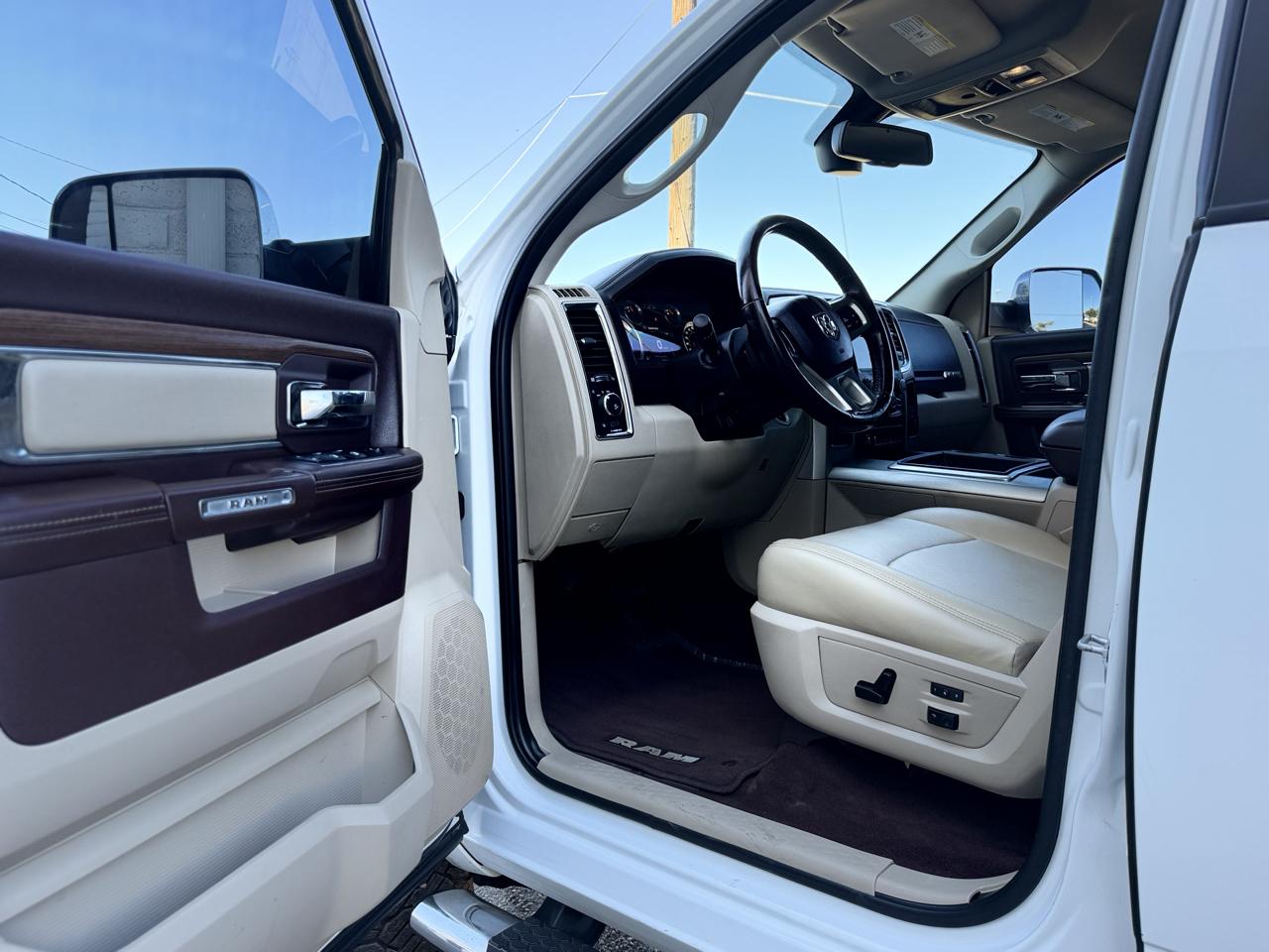 RAM 2500 4WD Crew Cab 149" Laramie 2015