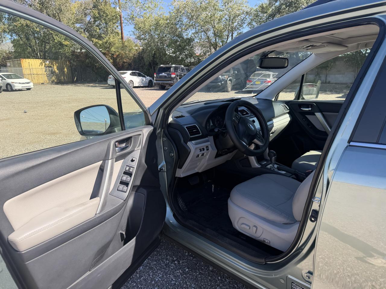 Subaru Forester 4dr CVT 2.5i Limited PZEV 2016