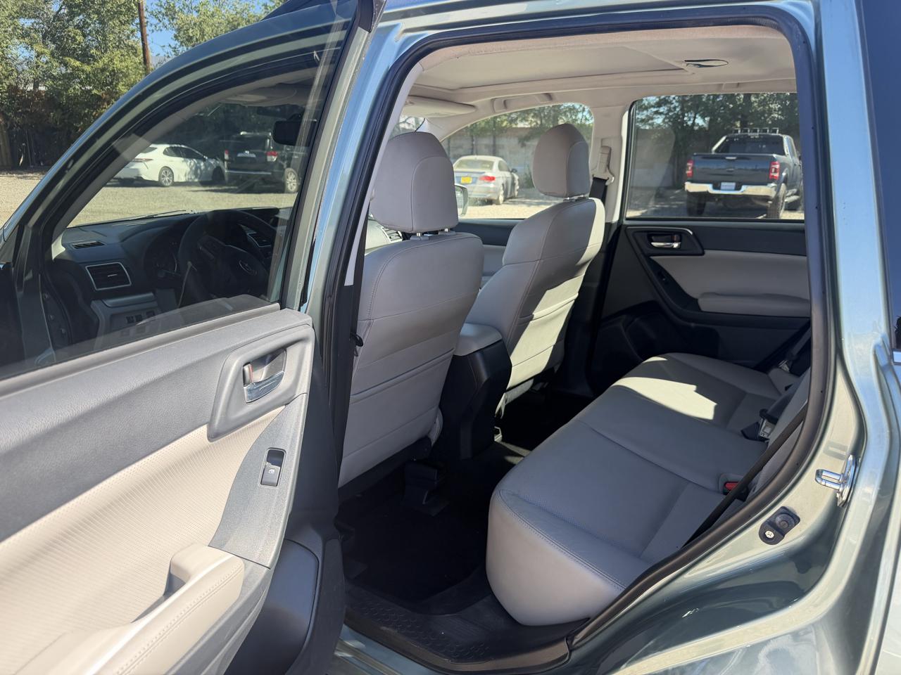 Subaru Forester 4dr CVT 2.5i Limited PZEV 2016