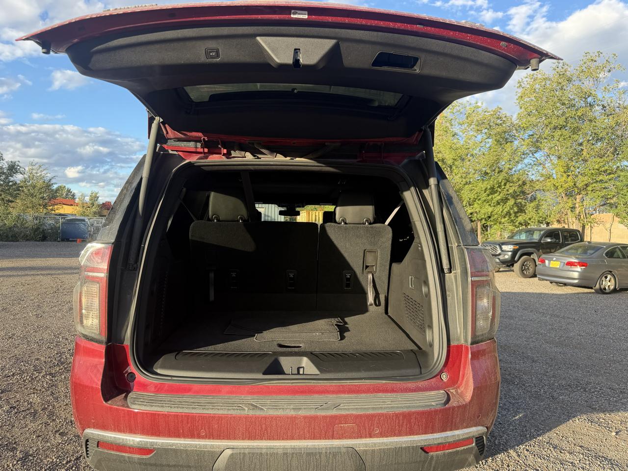 Chevrolet Suburban 4WD 4dr LT 2021