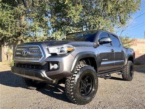 2017 Toyota Tacoma SR5 Double Cab 5' Bed V6 4x4 AT (Natl)