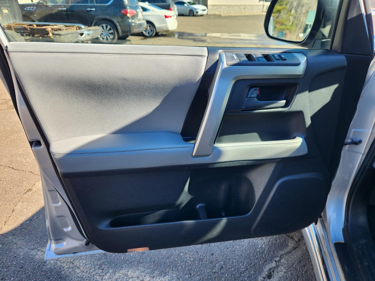 Toyota 4Runner 4WD 4dr V6 Limited (Natl) 2010