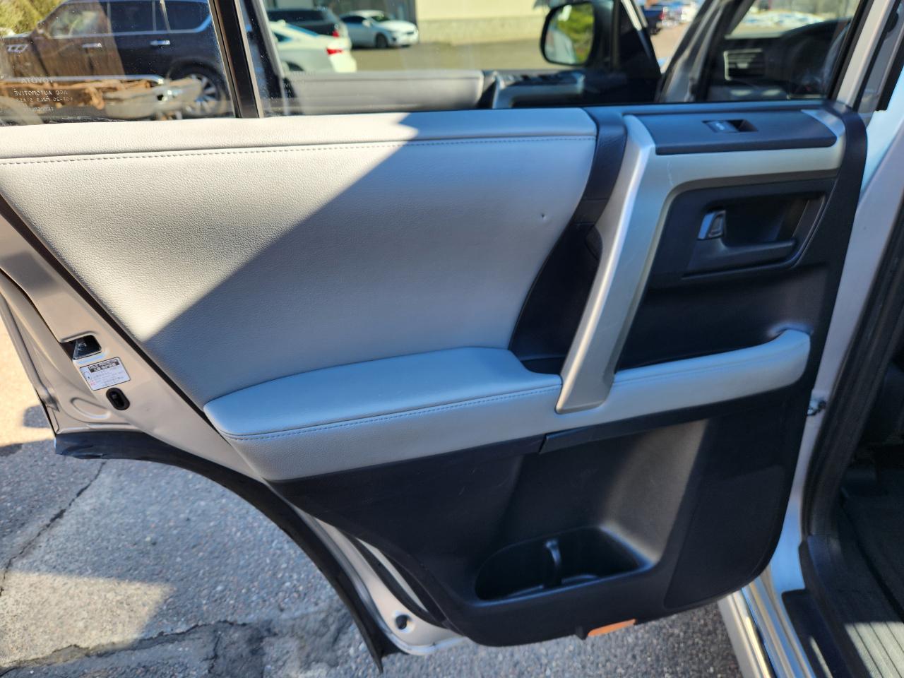 Toyota 4Runner 4WD 4dr V6 Limited (Natl) 2010