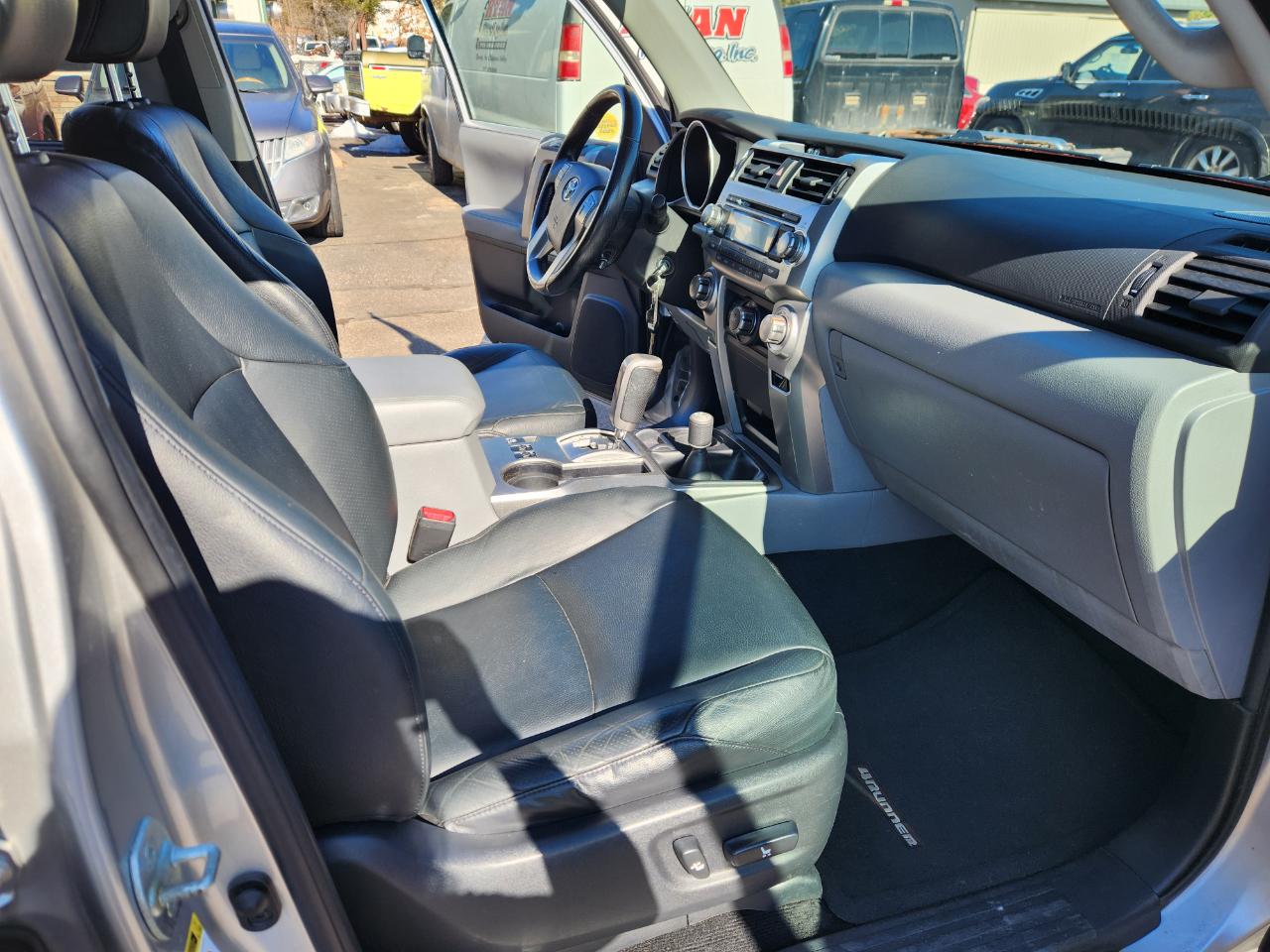 Toyota 4Runner 4WD 4dr V6 Limited (Natl) 2010