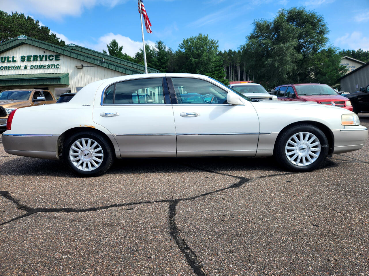 Lincoln Town Car 4dr Sdn Signature 2003