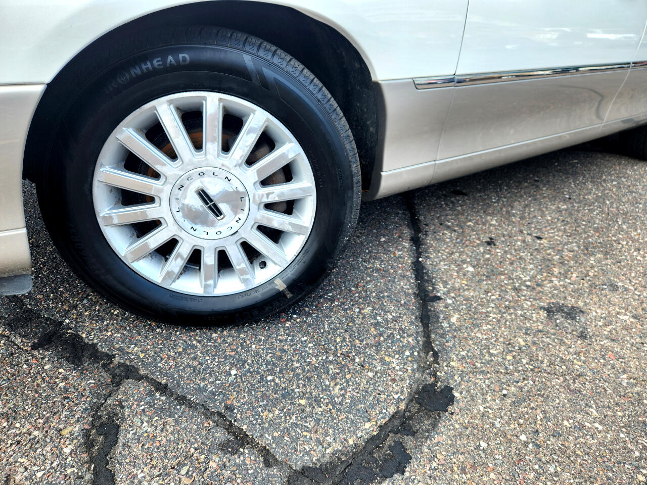 Lincoln Town Car 4dr Sdn Signature 2003