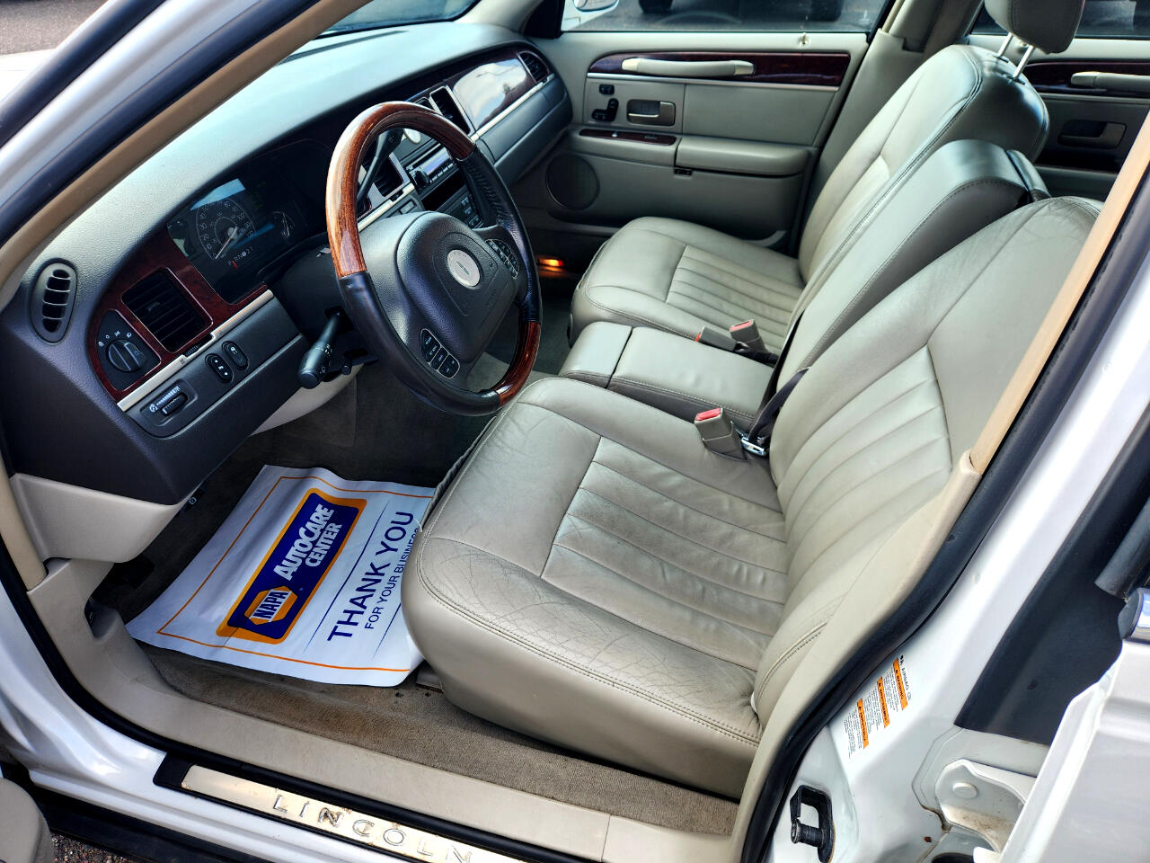 Lincoln Town Car 4dr Sdn Signature 2003