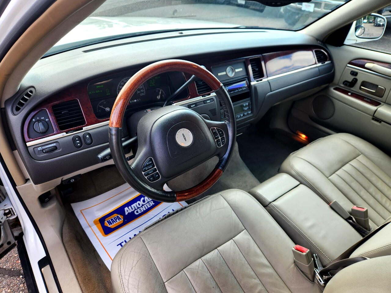 Lincoln Town Car 4dr Sdn Signature 2003