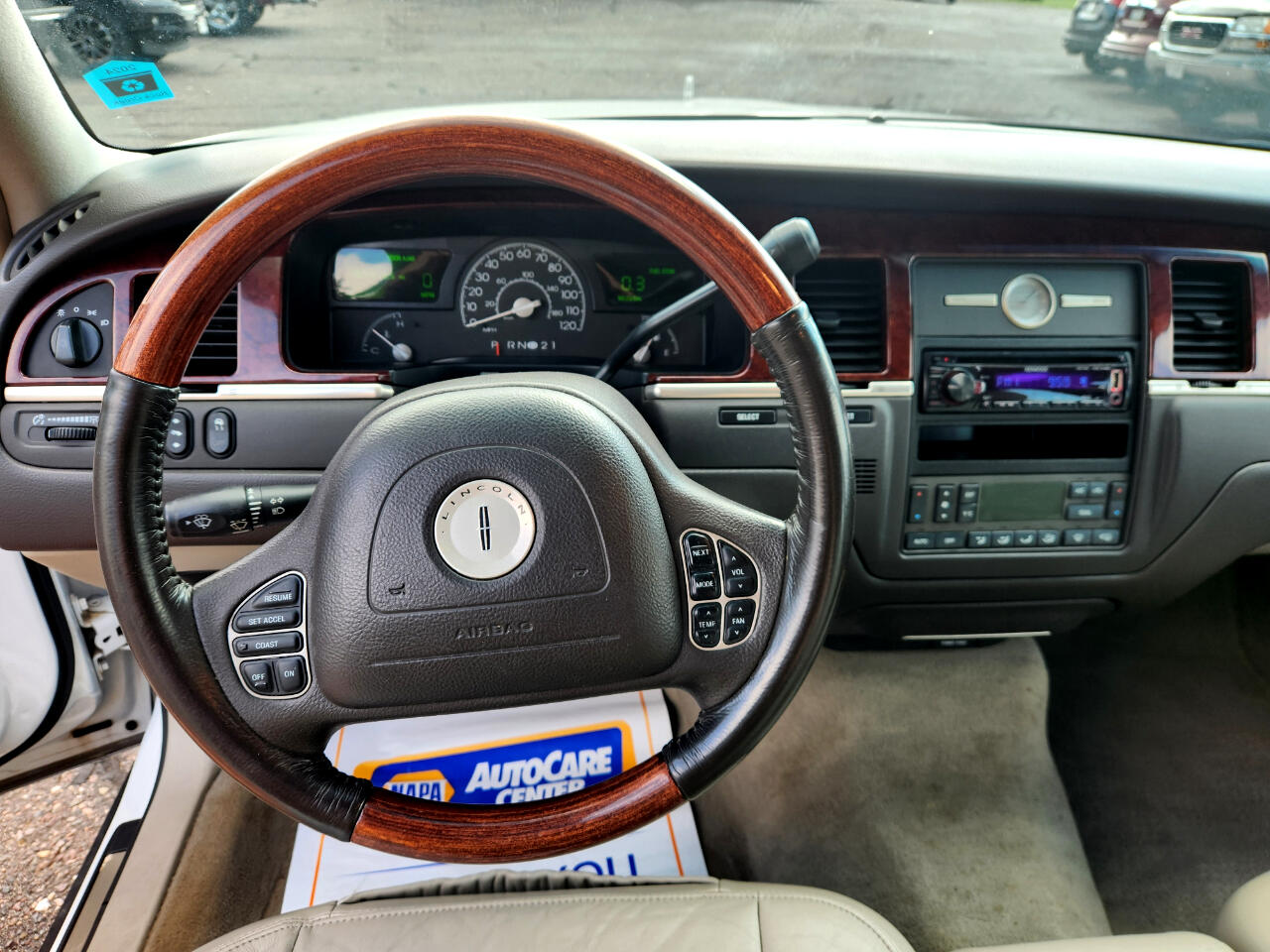 Lincoln Town Car 4dr Sdn Signature 2003