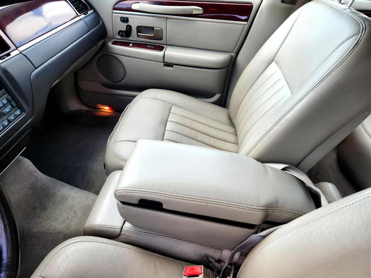 Lincoln Town Car 4dr Sdn Signature 2003