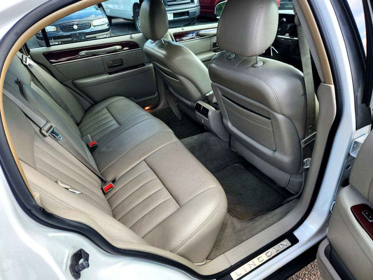 Lincoln Town Car 4dr Sdn Signature 2003