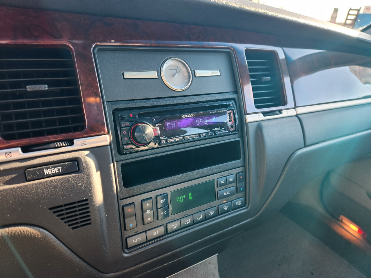 Lincoln Town Car 4dr Sdn Signature 2003