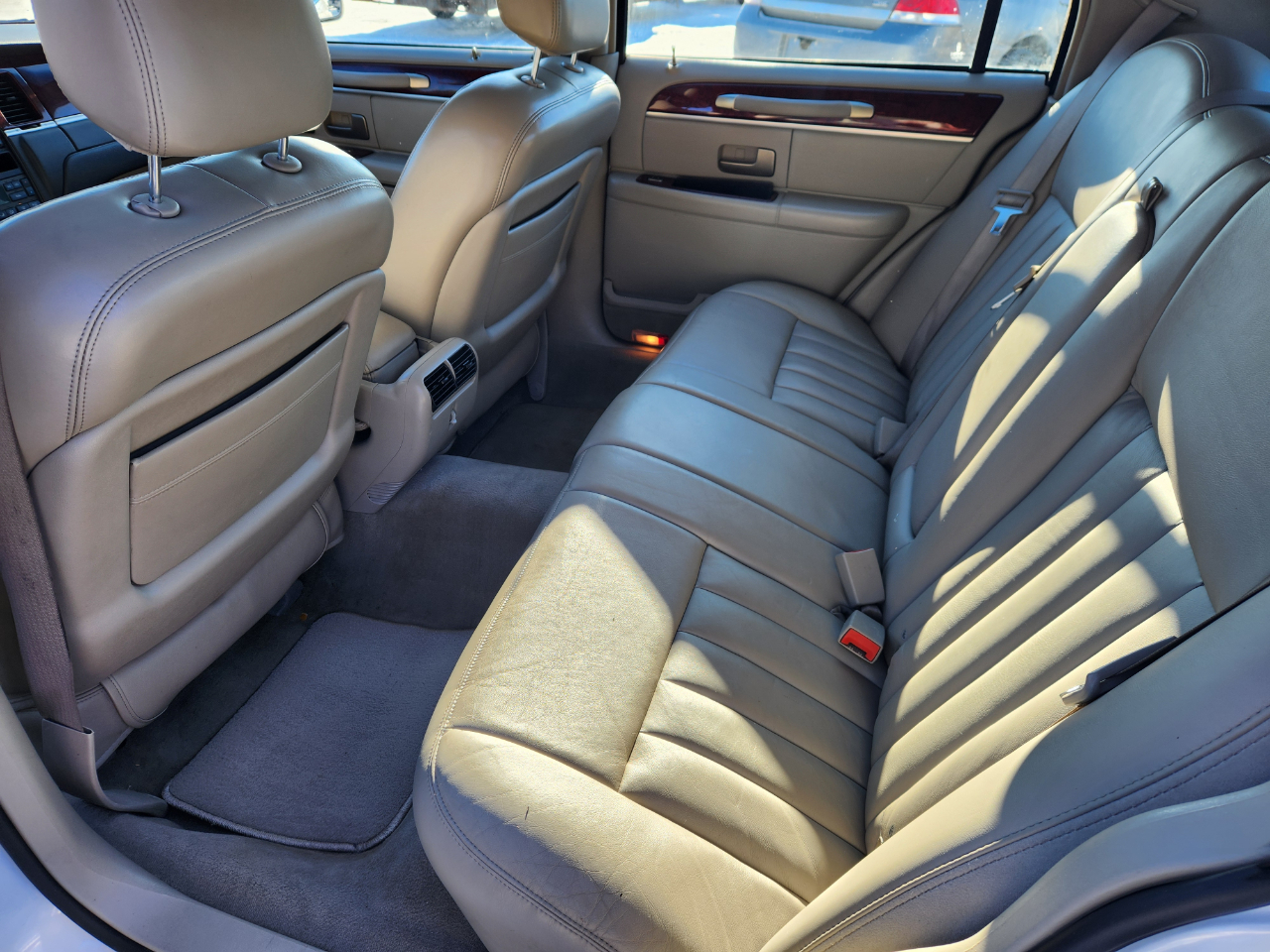 Lincoln Town Car 4dr Sdn Signature 2003