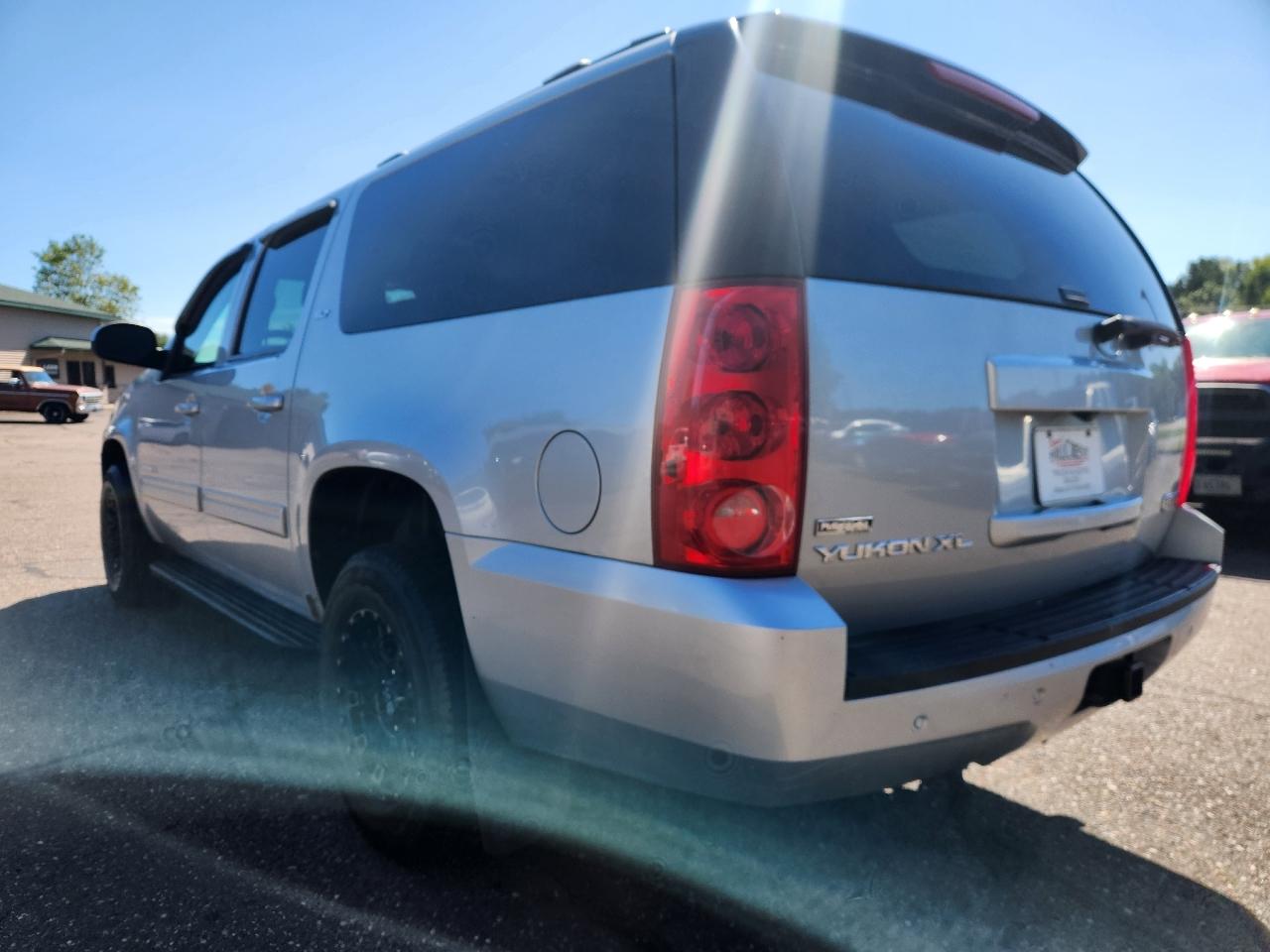 GMC Yukon XL 4WD 4dr 1500 SLT 2012