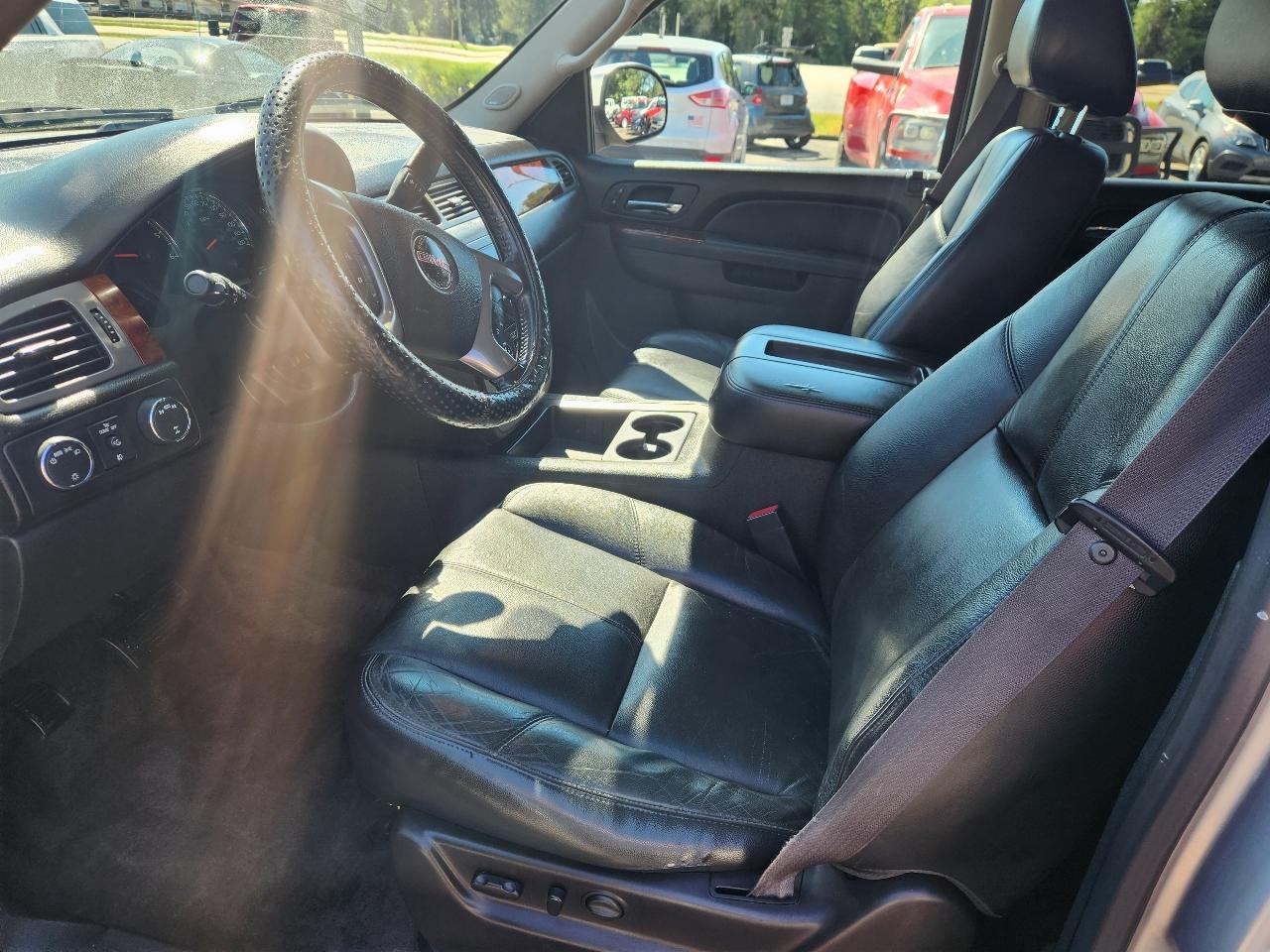 GMC Yukon XL 4WD 4dr 1500 SLT 2012